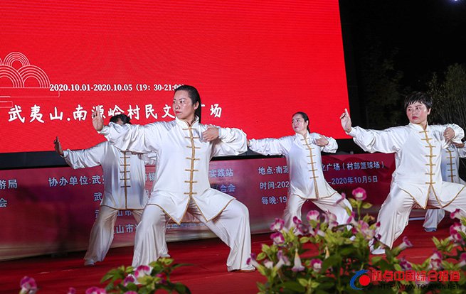 福建：武夷山给游人送上文化大餐