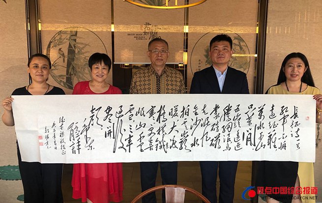 《为人民服务》全国巡展团总领队郭胜霞···