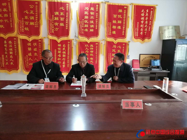 河南新乡：夕阳灿烂调解梦，初心不改散···