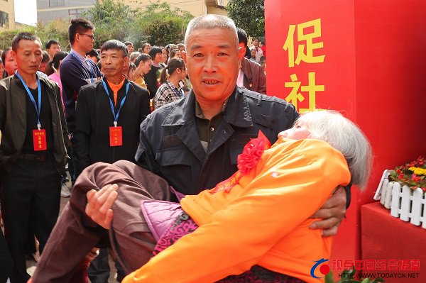 福建武夷山：重阳节上的孝老敬