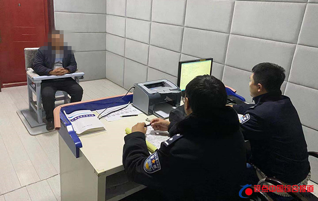 逃犯回村逛卖店 却被民警来抓获