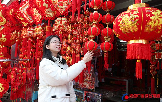 福建武夷山：选购年货 喜迎新春