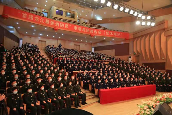 典型凝聚力量 弘扬国旗精神