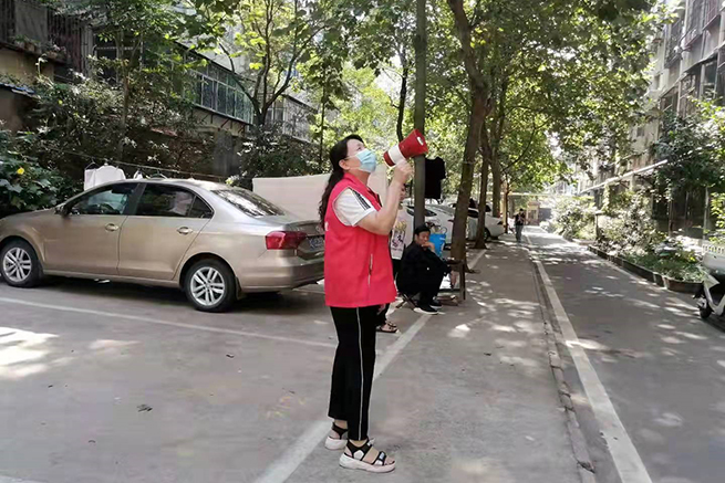 创文保卫“志愿红”绽放在一线