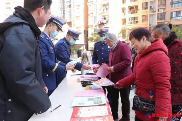 福建武夷山开展“携手消防送平安”活动