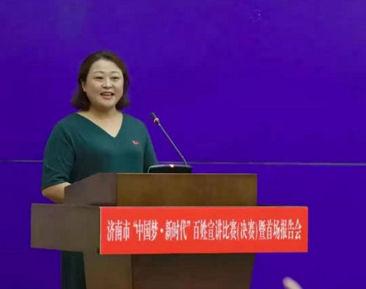 赤心永向党   红梅傲枝头